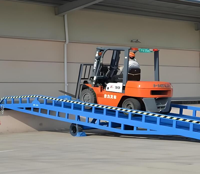 凌源移动式卸货平台（叉车用）